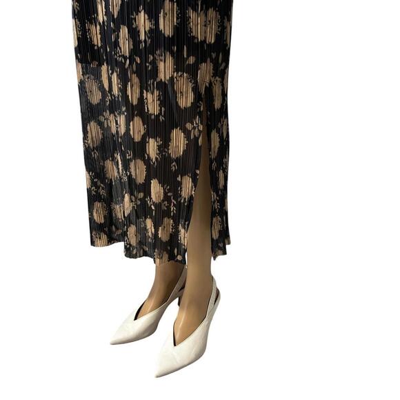 Elegant Black Floral Maxi Dress - Long Sleeve - Picture 4 of 6